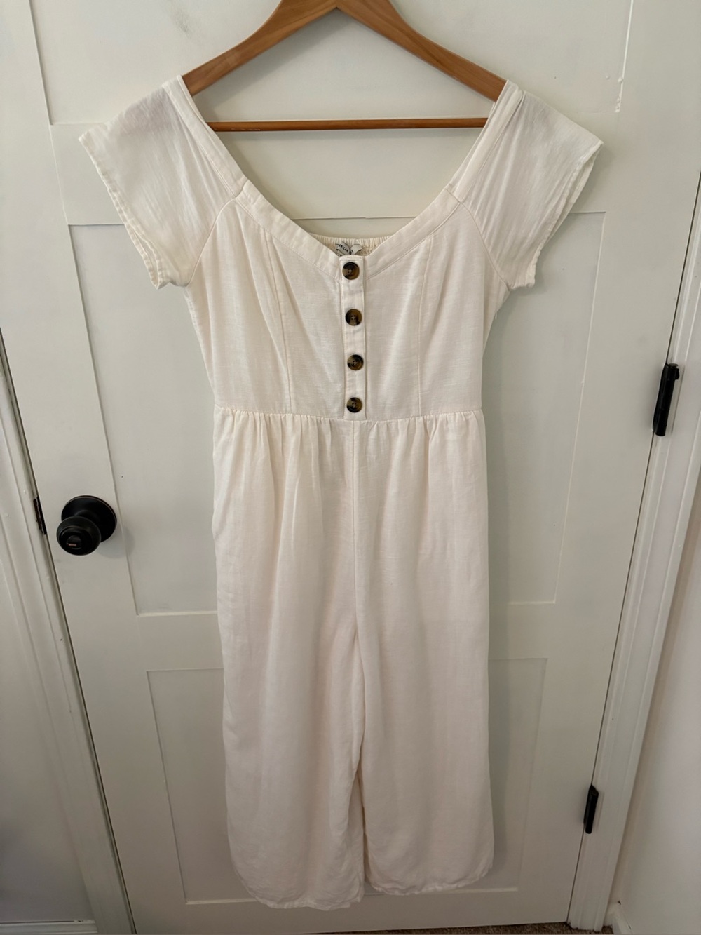 American Eagle Low Shoulder Cotton Linen Cropped Jumpsuit. Size Medium. - Picture 2 of 15